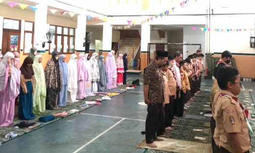 Sholat Dhuhur Berjamaah